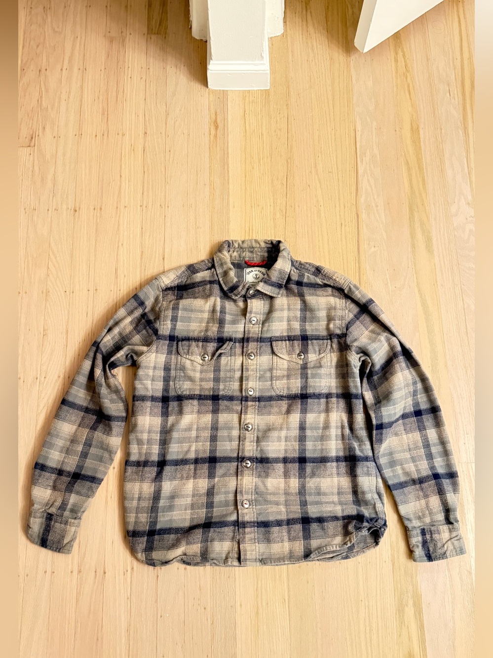 Iron and resin Men's Plaid Button-Up Shirt - Gray & Navy